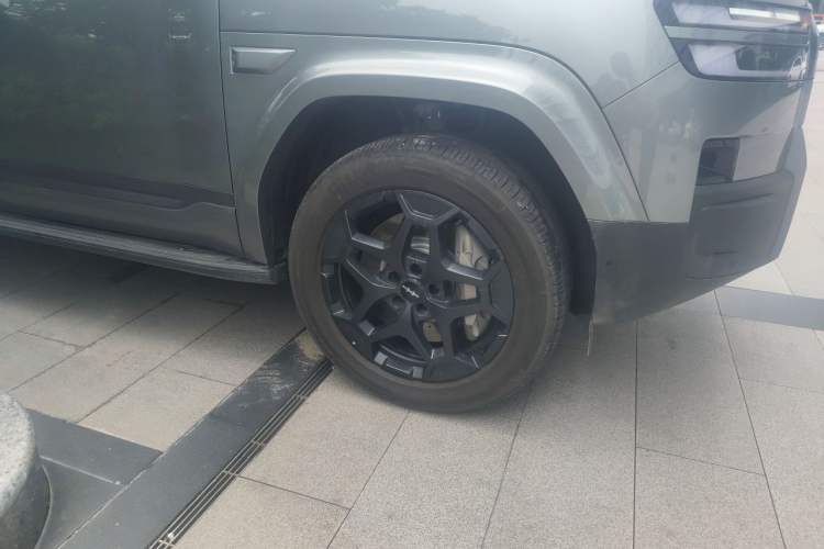 Used Formula Leopard Titanium 7 2025 Model 190 km Four-Wheel Drive Ultra Edition Right Front Wheel Hub