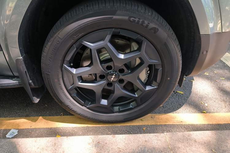 Used Formula Leopard Titanium 7 2025 Model 190 km Four-Wheel Drive Ultra Edition Right Front Wheel Hub