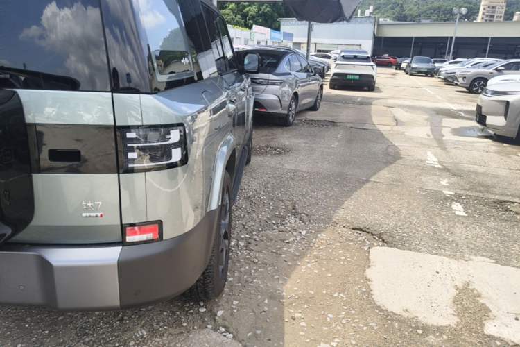 Used Formula Leopard Titanium 7 2025 Model 190 km Four-Wheel Drive Ultra Edition Right Rear Taillight
