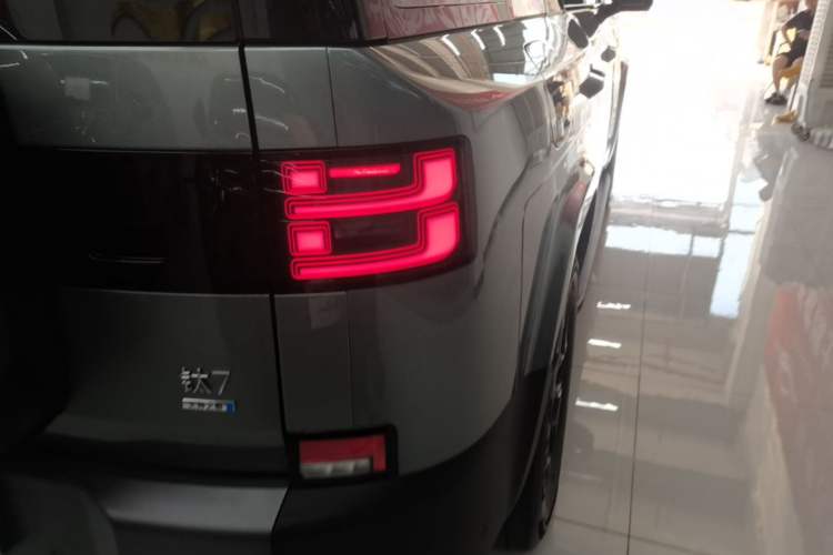 Used Formula Leopard Titanium 7 2025 Model 190 km Four-Wheel Drive Max Edition Right Rear Taillight