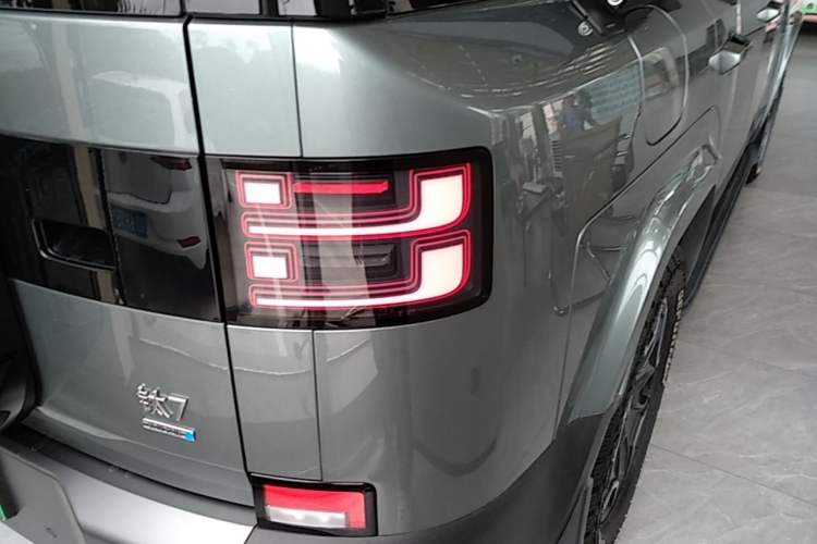 Used Formula Leopard Titanium 7 2025 Model 200 km Two-Wheel Drive Max Edition Right Rear Taillight