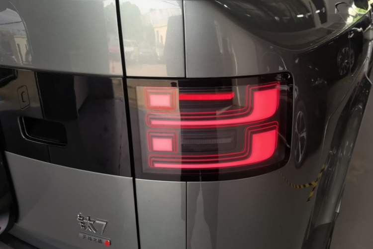 Used Formula Leopard Titanium 7 2025 Model 190 km Four-Wheel Drive Ultra Edition Right Rear Taillight