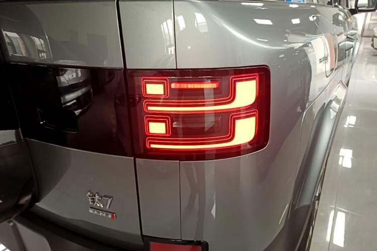 Used Formula Leopard Titanium 7 2025 Model 190 km Four-Wheel Drive Ultra Edition Right Rear Taillight