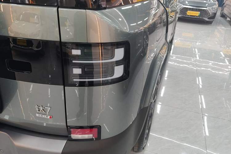 Used Formula Leopard Titanium 7 2025 Model 190 km Four-Wheel Drive Ultra Edition Right Rear Taillight