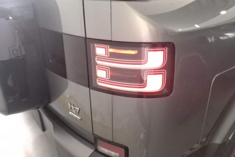Used Formula Leopard Titanium 7 2025 Model 190 km Four-Wheel Drive Ultra Edition Right Rear Taillight