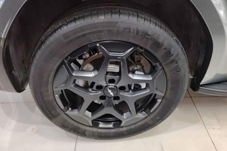 Used Formula Leopard Titanium 7 2025 Model 190 km Four-Wheel Drive Ultra Edition Right Rear Wheel Hub