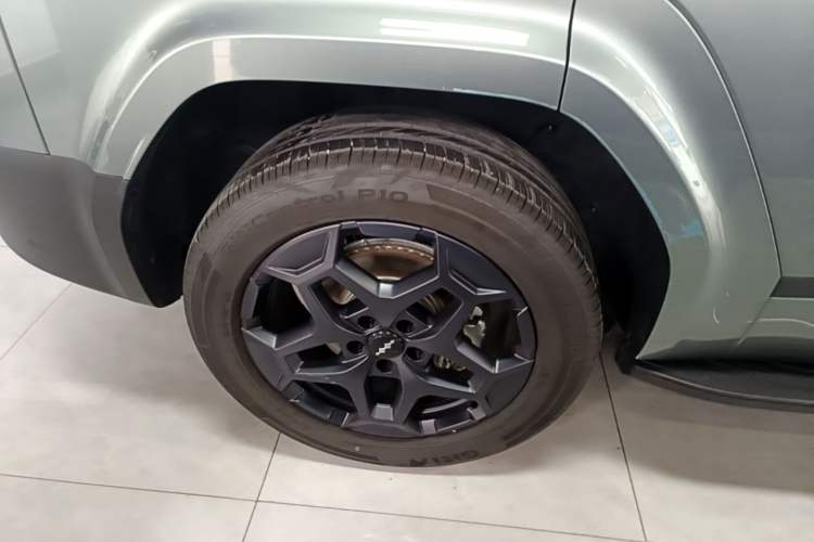 Used Formula Leopard Titanium 7 2025 Model 190 km Four-Wheel Drive Ultra Edition Right Rear Wheel Hub