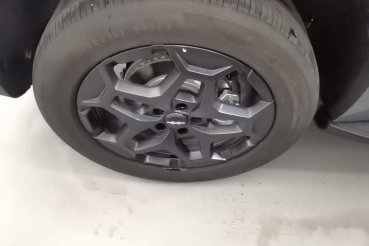 Used Formula Leopard Titanium 7 2025 Model 190 km Four-Wheel Drive Ultra Edition Right Rear Wheel Hub