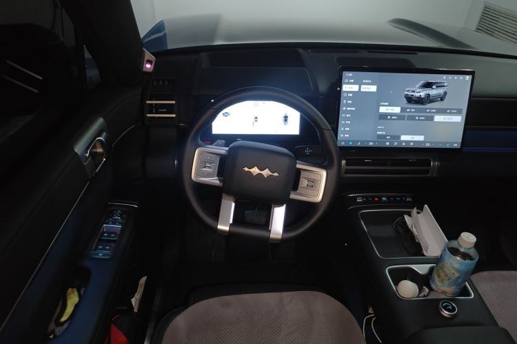Used Formula Leopard Titanium 7 2025 Model 190 km Four-Wheel Drive Ultra Edition Steering Wheel