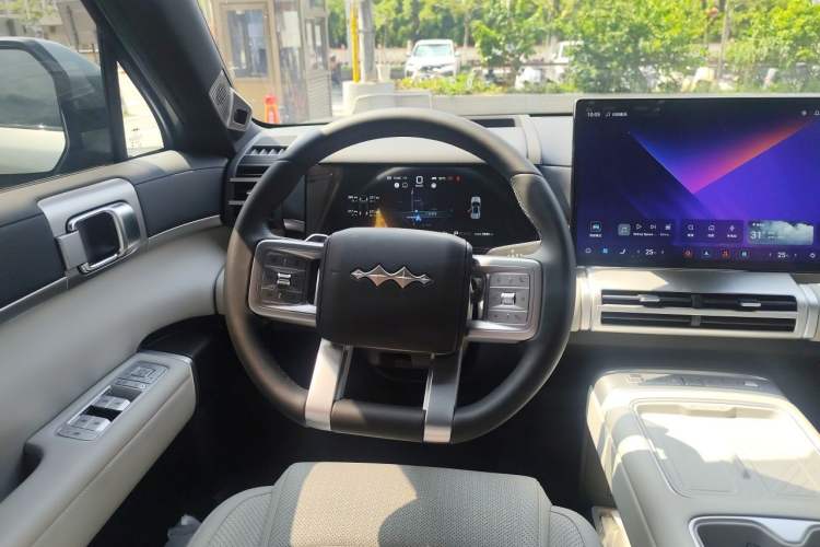 Used Formula Leopard Titanium 7 2025 Model 190 km Four-Wheel Drive Ultra Edition Steering Wheel