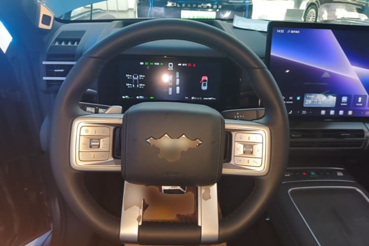Used Formula Leopard Titanium 7 2025 Model 190 km Four-Wheel Drive Ultra Edition Steering Wheel