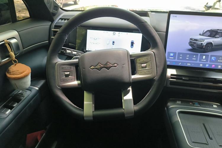 Used Formula Leopard Titanium 7 2025 Model 190 km Four-Wheel Drive Ultra Edition Steering Wheel
