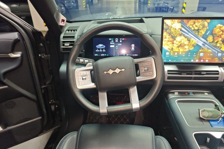 Used Formula Leopard Titanium 7 2025 Model 190 km Four-Wheel Drive Ultra Edition Steering Wheel