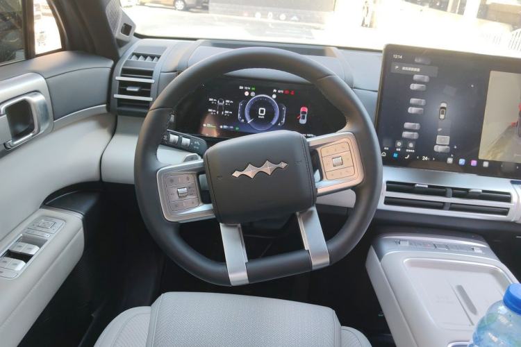 Used Formula Leopard Titanium 7 2025 Model 190 km Four-Wheel Drive Ultra Edition Steering Wheel