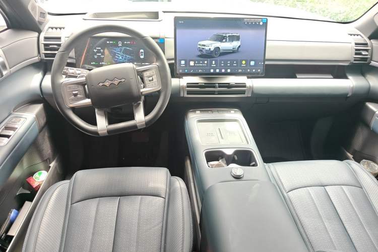 Used Formula Leopard Titanium 7 2025 Model 190 km Four-Wheel Drive Ultra Edition Center Console