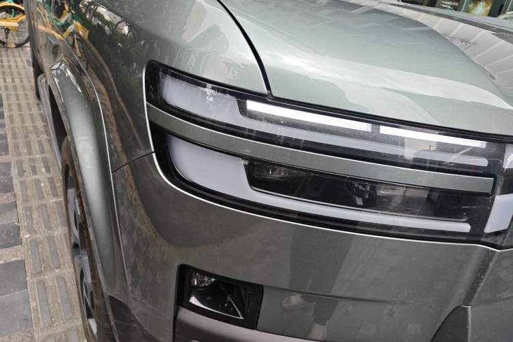 Used Formula Leopard Titanium 7 2025 Model 190 km Four-Wheel Drive Ultra Edition Right Front Headlight