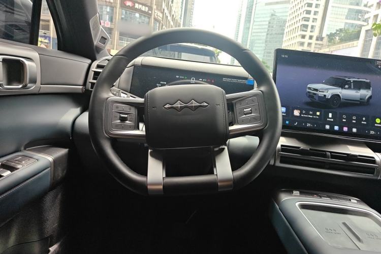 Used Formula Leopard Titanium 7 2025 Model 190 km Four-Wheel Drive Ultra Edition Steering Wheel