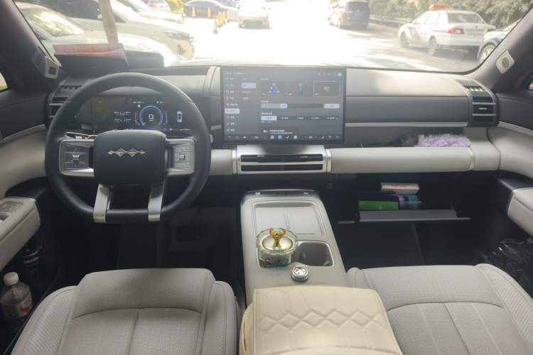 Used Formula Leopard Titanium 7 2025 Model 200 km Two-Wheel Drive Max Edition Center Console
