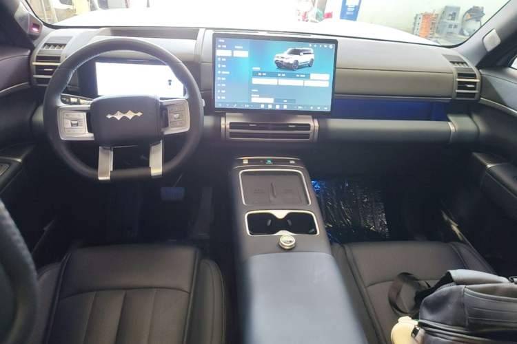 Used Formula Leopard Titanium 7 2025 Model 190 km Four-Wheel Drive Ultra Edition Center Console