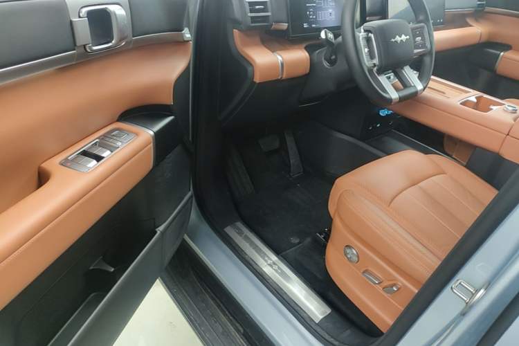 Used Formula Leopard Titanium 7 2025 Model 190 km Four-Wheel Drive Ultra Edition Driver Seat