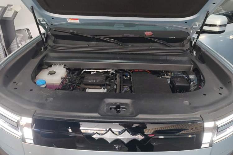 Used Formula Leopard Titanium 7 2025 Model 190 km Four-Wheel Drive Ultra Edition Engine Bay