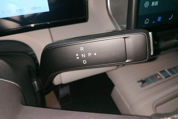 Used Formula Leopard Titanium 7 2025 Model 200 km Two-Wheel Drive Max Edition Gear Lever