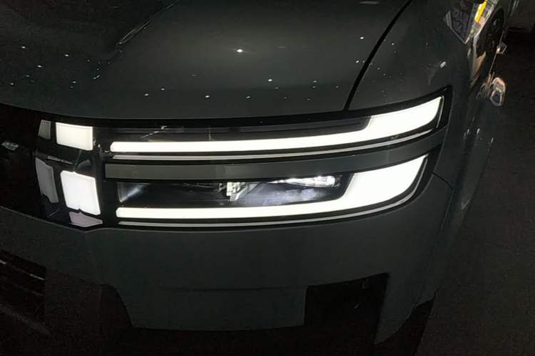 Used Formula Leopard Titanium 7 2025 Model 200 km Two-Wheel Drive Max Edition Left Front Headlight