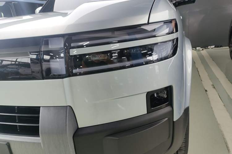Used Formula Leopard Titanium 7 2025 Model 190 km Four-Wheel Drive Ultra Edition Left Front Headlight