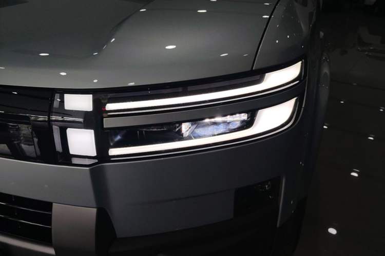 Used Formula Leopard Titanium 7 2025 Model 190 km Four-Wheel Drive Ultra Edition Left Front Headlight