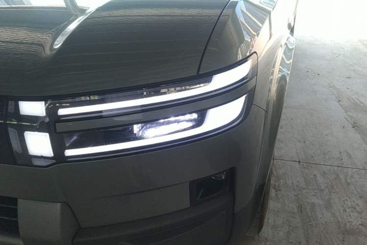 Used Formula Leopard Titanium 7 2025 Model 190 km Four-Wheel Drive Ultra Edition Left Front Headlight