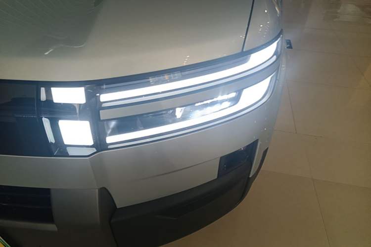 Used Formula Leopard Titanium 7 2025 Model 200 km Two-Wheel Drive Max Edition Left Front Headlight