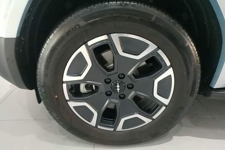 Used Formula Leopard Titanium 7 2025 Model 200 km Two-Wheel Drive Max Edition Left Front Wheel Hub