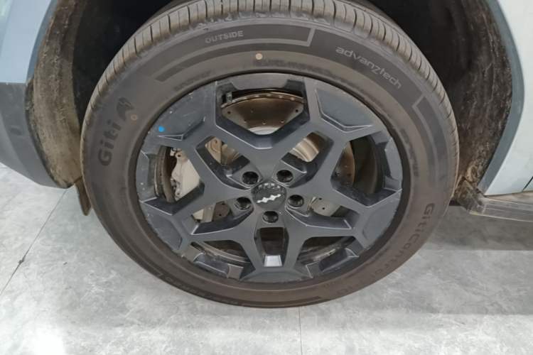 Used Formula Leopard Titanium 7 2025 Model 190 km Four-Wheel Drive Ultra Edition Left Front Wheel Hub