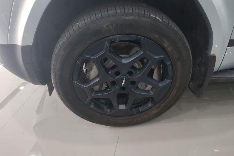 Used Formula Leopard Titanium 7 2025 Model 190 km Four-Wheel Drive Ultra Edition Left Front Wheel Hub