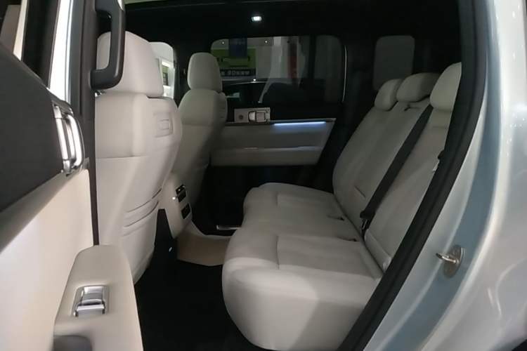 Used Formula Leopard Titanium 7 2025 Model 200 km Two-Wheel Drive Max Edition Left Rear Seat