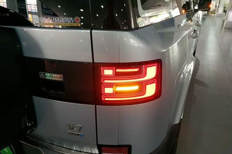 Used Formula Leopard Titanium 7 2025 Model 200 km Two-Wheel Drive Max Edition Right Rear Taillight