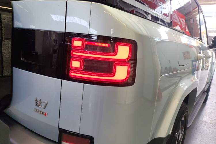 Used Formula Leopard Titanium 7 2025 Model 190 km Four-Wheel Drive Ultra Edition Right Rear Taillight