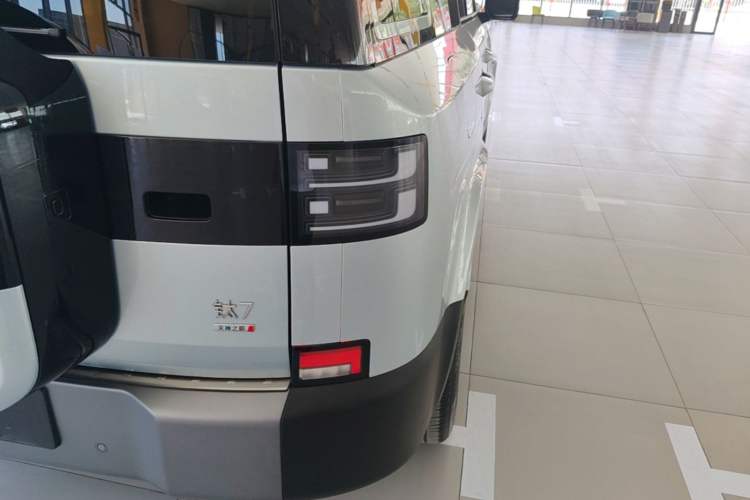 Used Formula Leopard Titanium 7 2025 Model 190 km Four-Wheel Drive Ultra Edition Right Rear Taillight