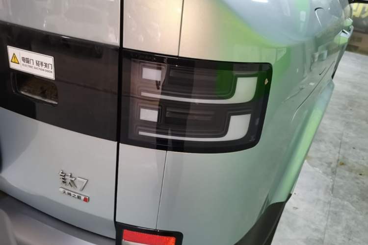 Used Formula Leopard Titanium 7 2025 Model 190 km Four-Wheel Drive Ultra Edition Right Rear Taillight