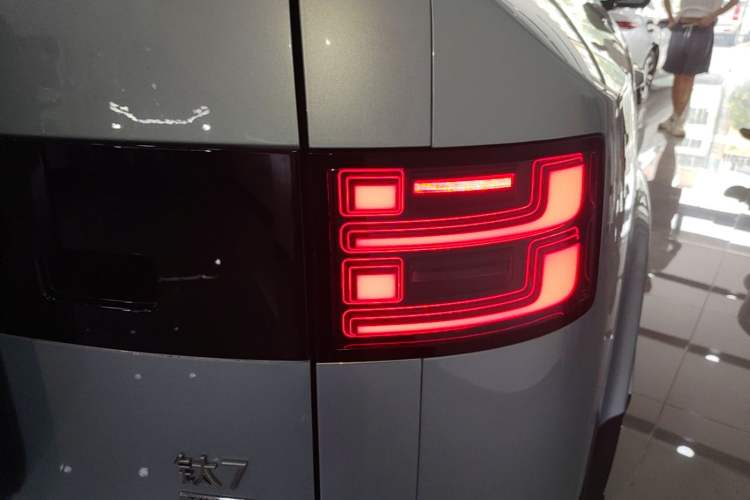 Used Formula Leopard Titanium 7 2025 Model 190 km Four-Wheel Drive Ultra Edition Right Rear Taillight