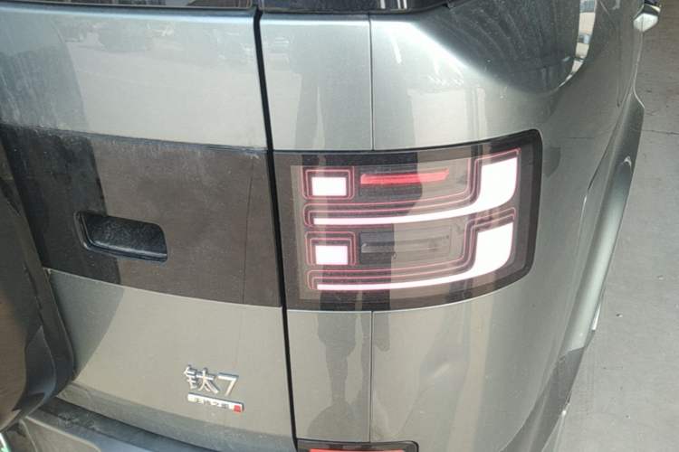 Used Formula Leopard Titanium 7 2025 Model 190 km Four-Wheel Drive Ultra Edition Right Rear Taillight