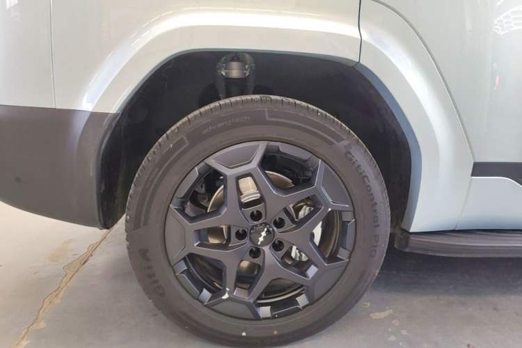 Used Formula Leopard Titanium 7 2025 Model 190 km Four-Wheel Drive Ultra Edition Right Rear Wheel Hub