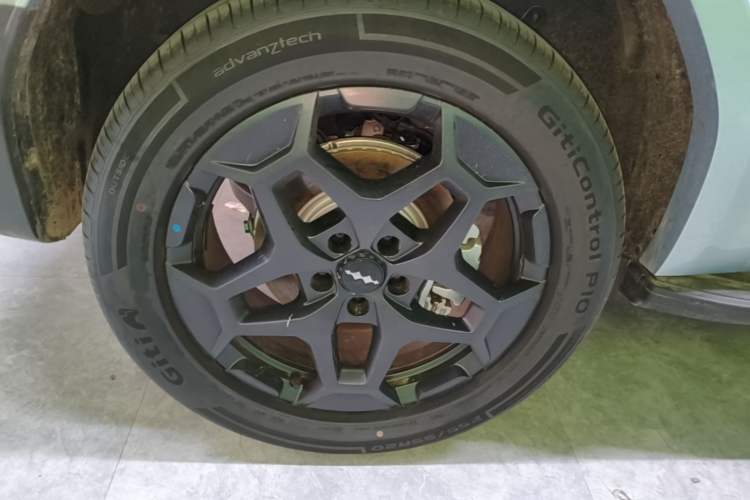 Used Formula Leopard Titanium 7 2025 Model 190 km Four-Wheel Drive Ultra Edition Right Rear Wheel Hub
