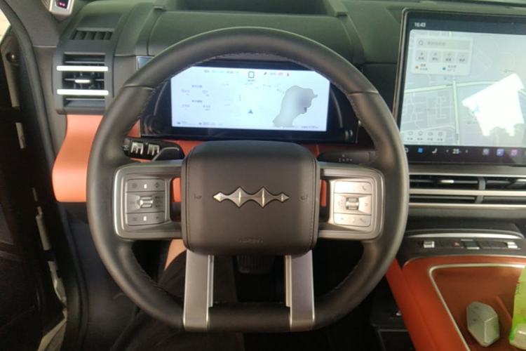 Used Formula Leopard Titanium 7 2025 Model 190 km Four-Wheel Drive Ultra Edition Steering Wheel