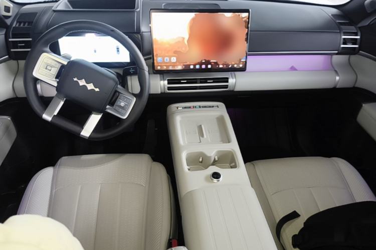 Used Formula Leopard Titanium 7 2025 Model 190 km Four-Wheel Drive Ultra Edition Center Console