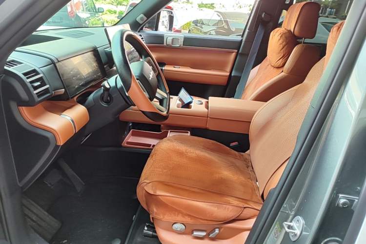 Used Formula Leopard Titanium 7 2025 Model 200 km Two-Wheel Drive Max Edition Driver Seat