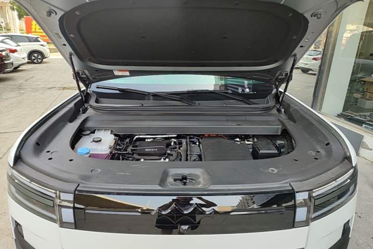 Used Formula Leopard Titanium 7 2025 Model 200 km Two-Wheel Drive Max Edition Engine Bay