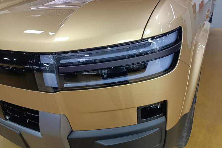 Used Formula Leopard Titanium 7 2025 Model 190 km Four-Wheel Drive Ultra Edition Left Front Headlight
