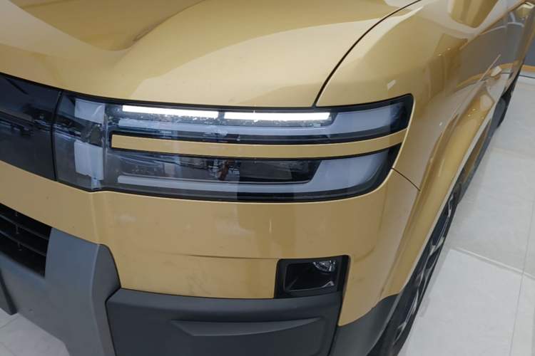 Used Formula Leopard Titanium 7 2025 Model 190 km Four-Wheel Drive Ultra Edition Left Front Headlight