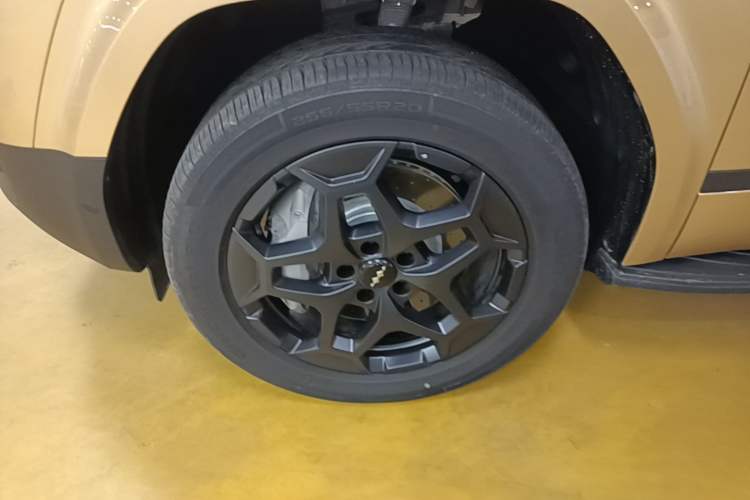 Used Formula Leopard Titanium 7 2025 Model 190 km Four-Wheel Drive Ultra Edition Left Front Wheel Hub